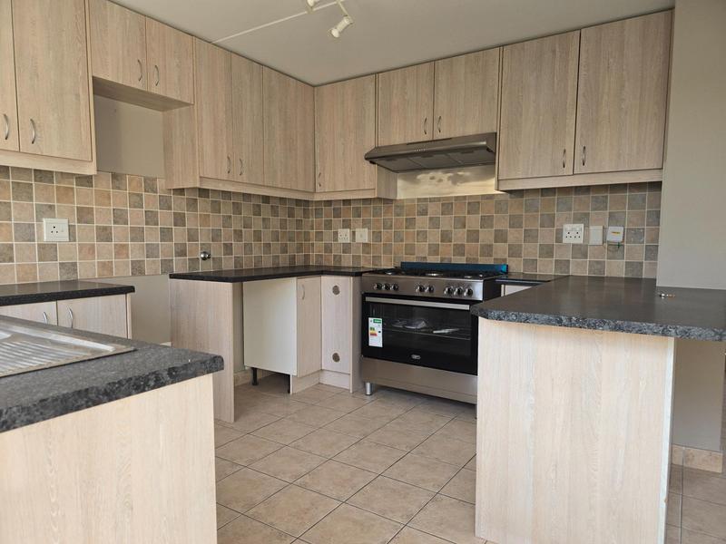 To Let 2 Bedroom Property for Rent in Admirals Park Western Cape